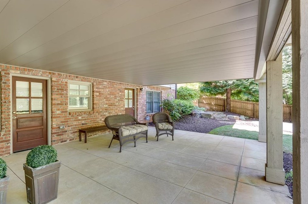 5276 Redfield Rd, Atlanta GA 30338-3722 exterior