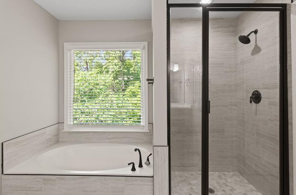 11115 Glenbarr Dr, Duluth GA 30097-7898 exterior