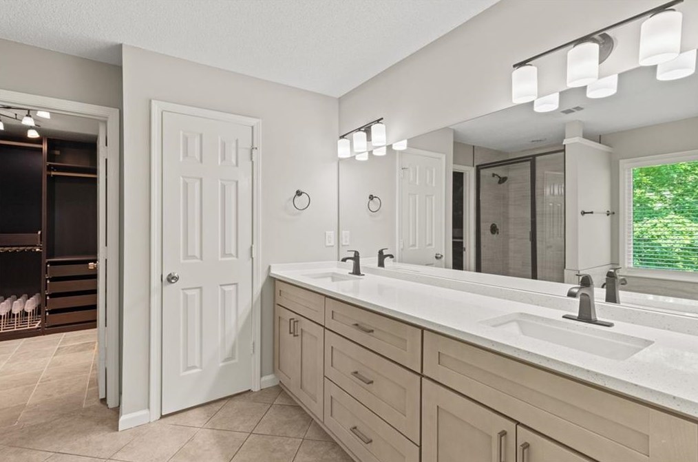 11115 Glenbarr Dr, Duluth GA 30097-7898 exterior