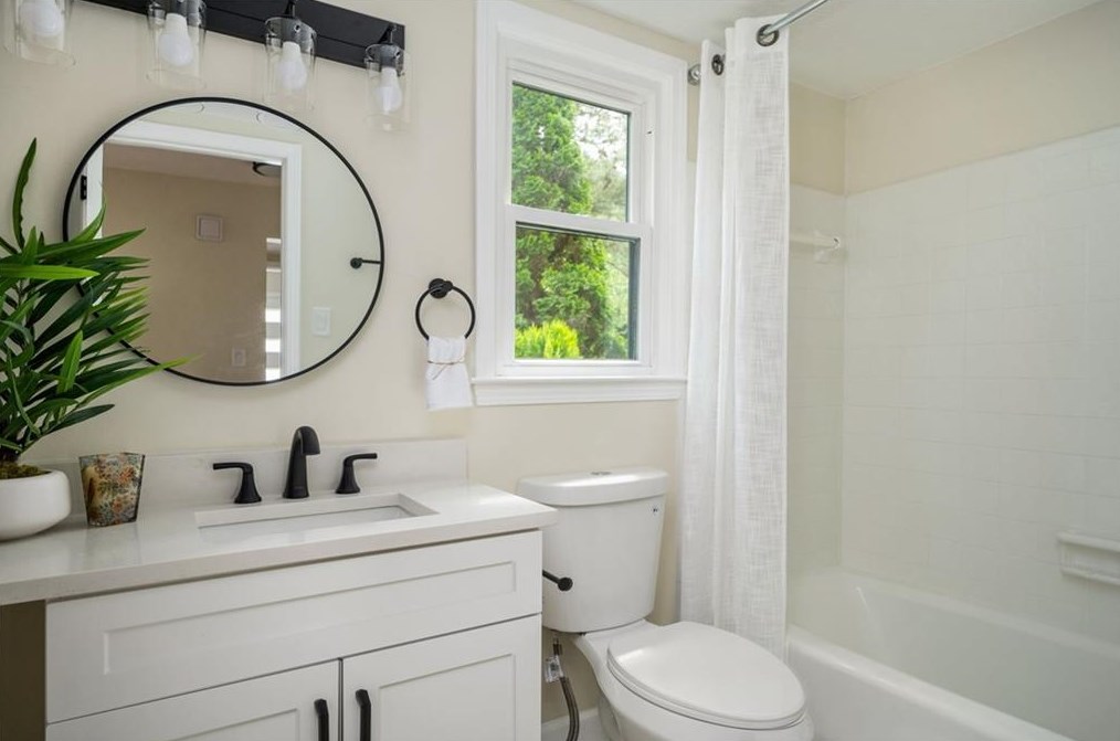 3811 White Hvn Dr, Smyrna GA 30082-3635 exterior