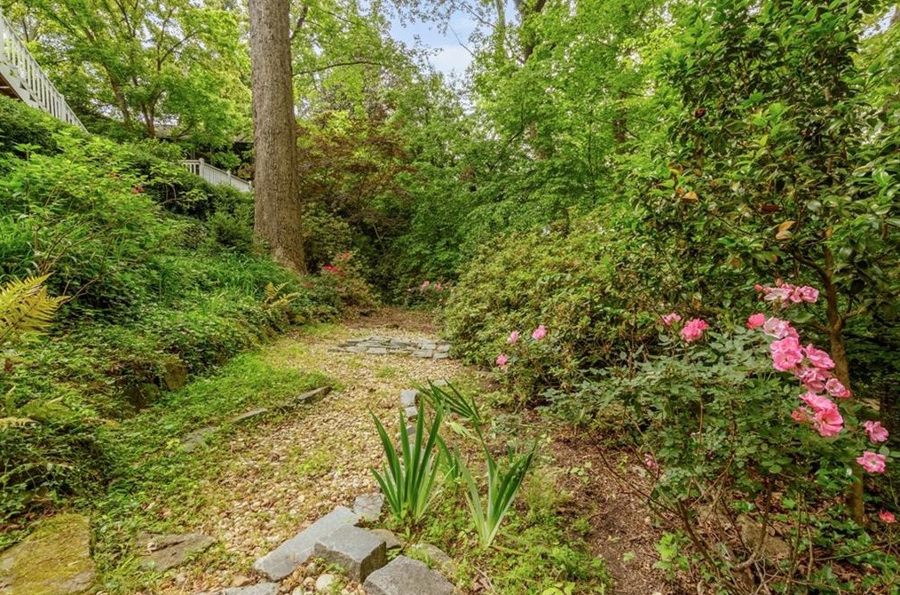 1716 Bridgeport Dr, Atlanta GA  30329-2532 exterior