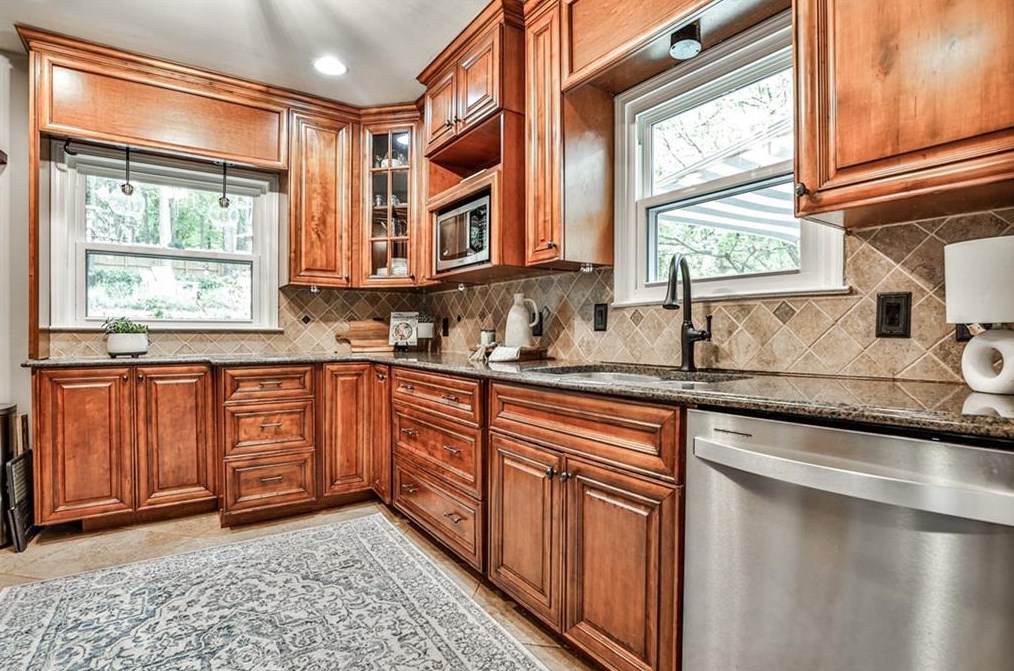 148 Willow Ln, Decatur GA  30030-1426 exterior