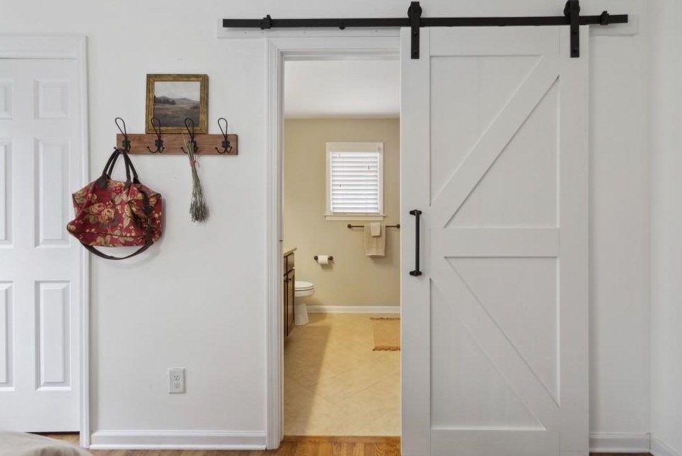 2726 Eastfield Rd, Smyrna GA  30080-3402 exterior