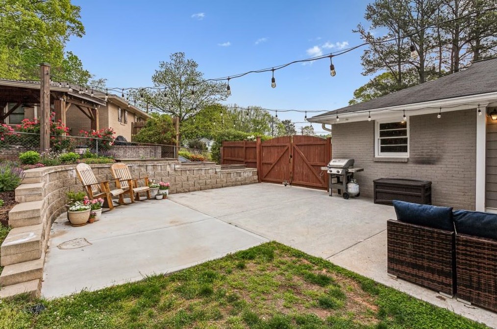 2726 Eastfield Rd, Smyrna GA  30080-3402 exterior