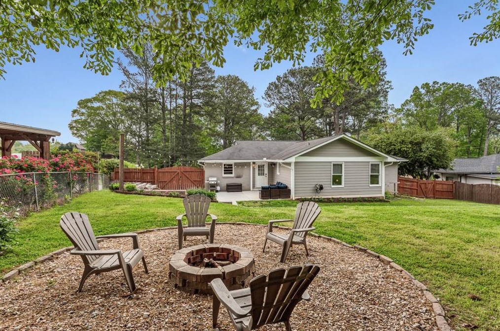 2726 Eastfield Rd, Smyrna GA  30080-3402 exterior