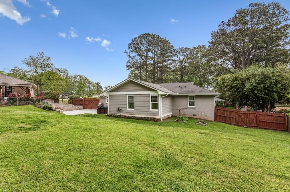 2726 Eastfield Rd, Smyrna GA  30080-3402 exterior