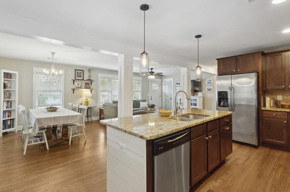 2726 Eastfield Rd, Smyrna GA  30080-3402 exterior