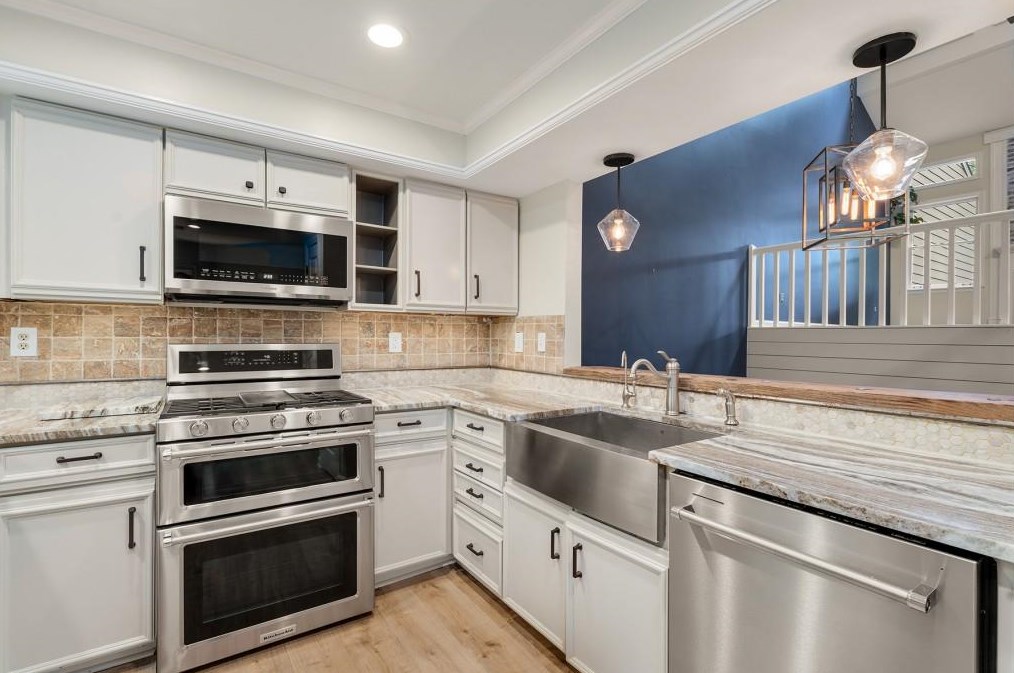 1810 Rockridge Pl, Atlanta GA  30324-5264 exterior
