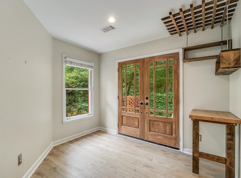1810 Rockridge Pl, Atlanta GA  30324-5264 exterior