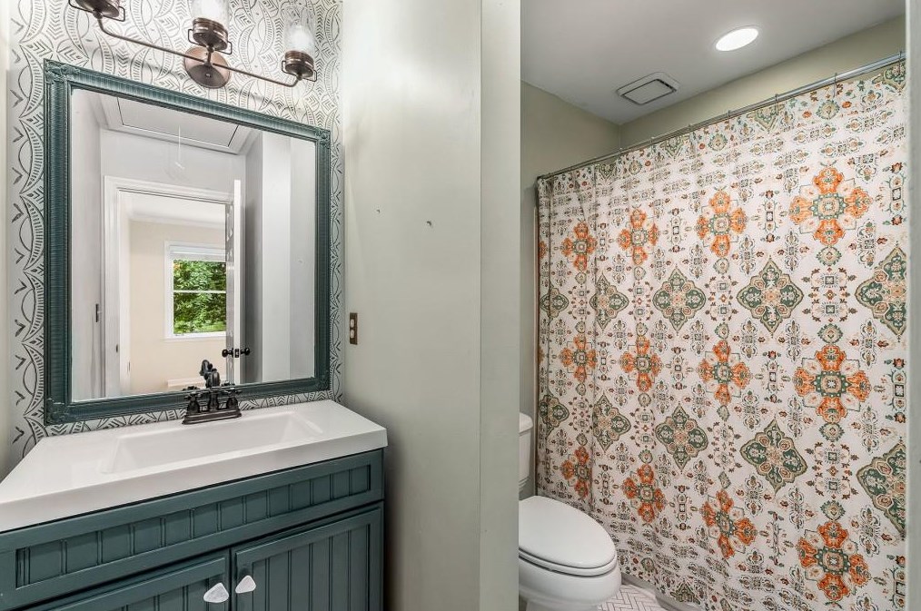 1810 Rockridge Pl, Atlanta GA  30324-5264 exterior
