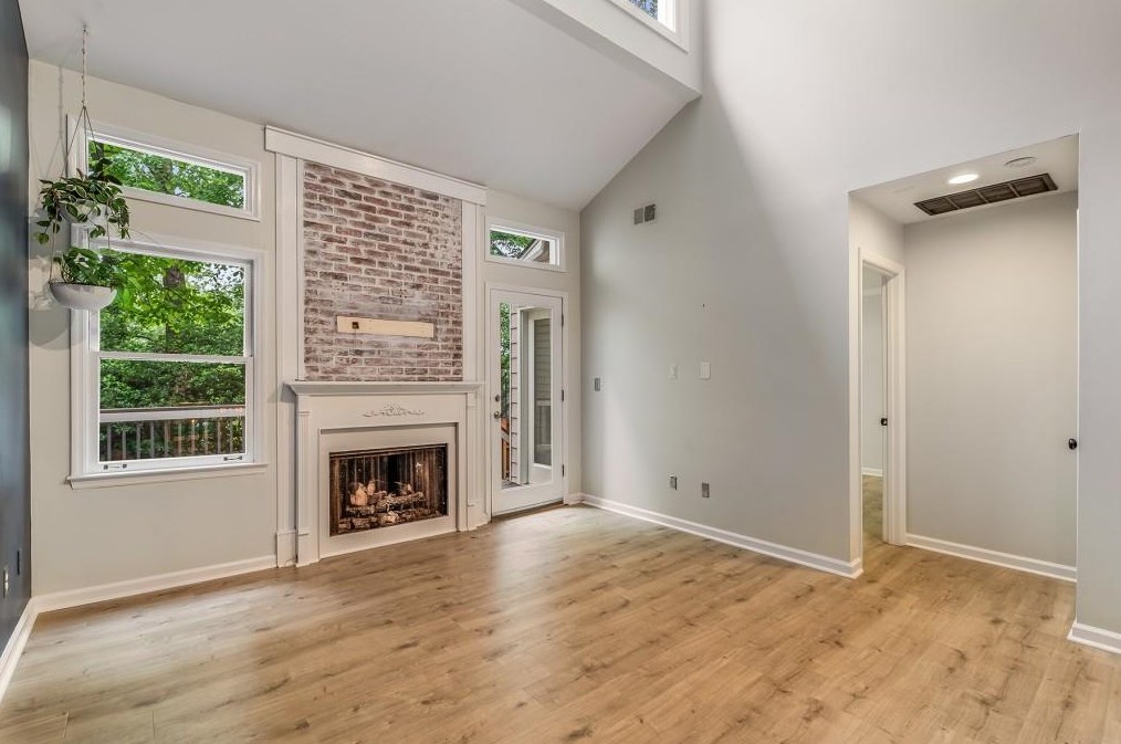 1810 Rockridge Pl, Atlanta GA  30324-5264 exterior
