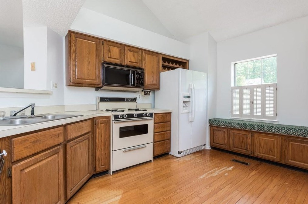 2202 Goodwood Blvd, Smyrna GA  30080-8205 exterior