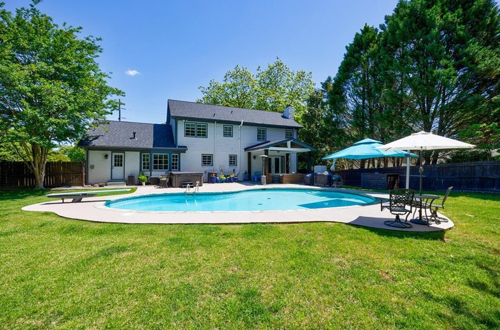 4804 Chamblee Dunwoody Rd, Atlanta GA  30338-5606 exterior