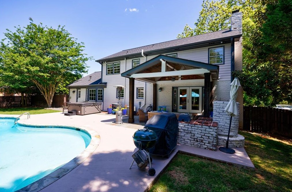 4804 Chamblee Dunwoody Rd, Atlanta GA  30338-5606 exterior
