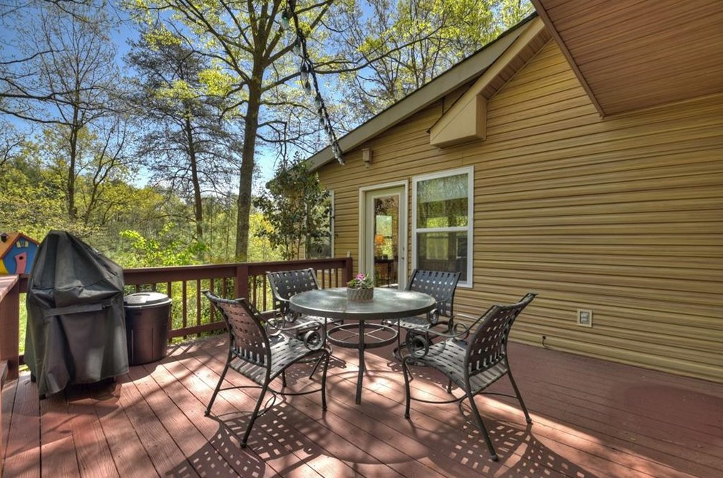 145 Toccoa Ct, Ellijay GA  30540-0686 exterior