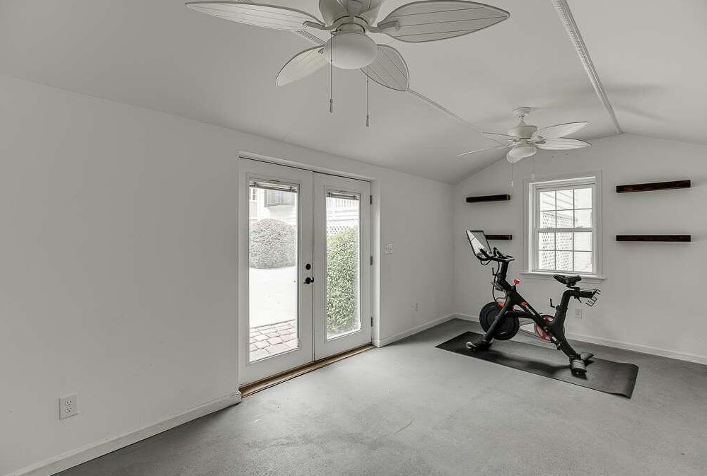 239 Midvale Dr, Atlanta GA  30342-3326 exterior