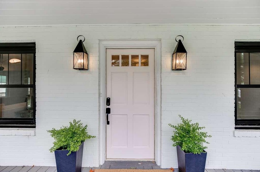 239 Midvale Dr, Atlanta GA  30342-3326 exterior