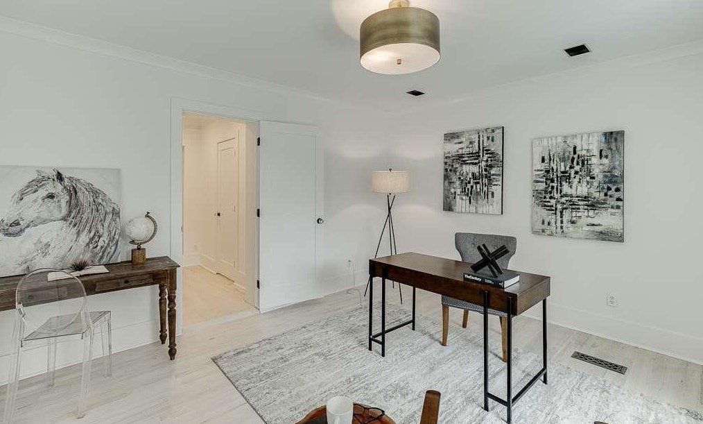 239 Midvale Dr, Atlanta GA  30342-3326 exterior