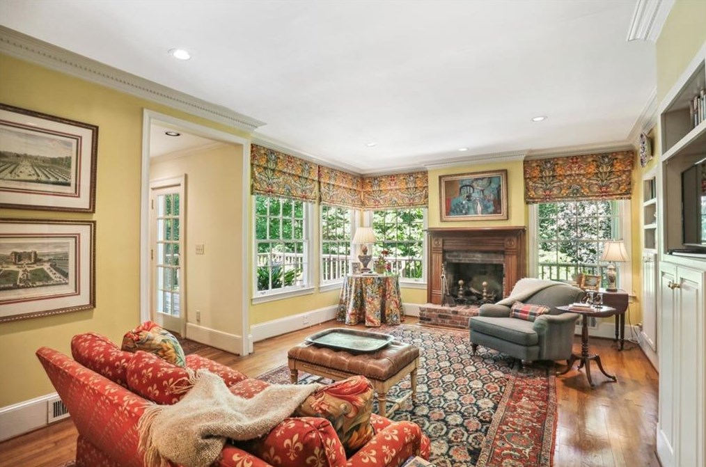 2426 Woodward Way, Atlanta GA  30305-4046 exterior