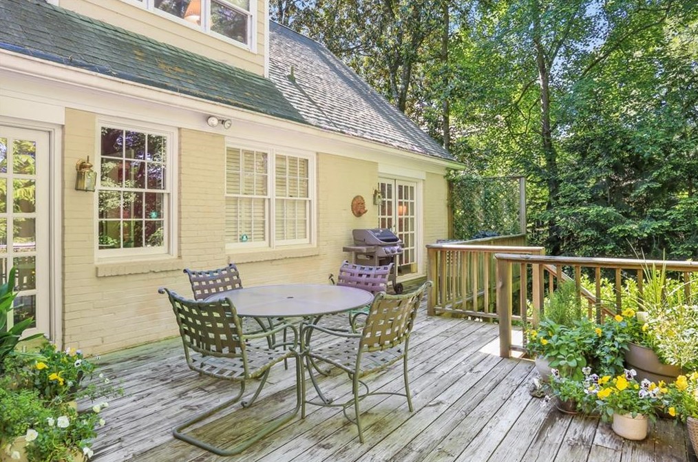 2426 Woodward Way, Atlanta GA  30305-4046 exterior