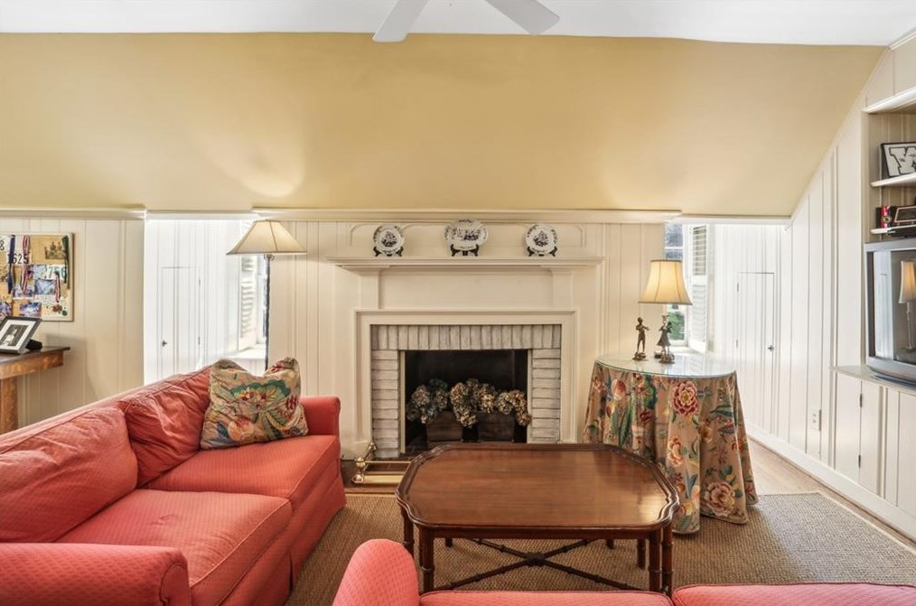 2426 Woodward Way, Atlanta GA  30305-4046 exterior