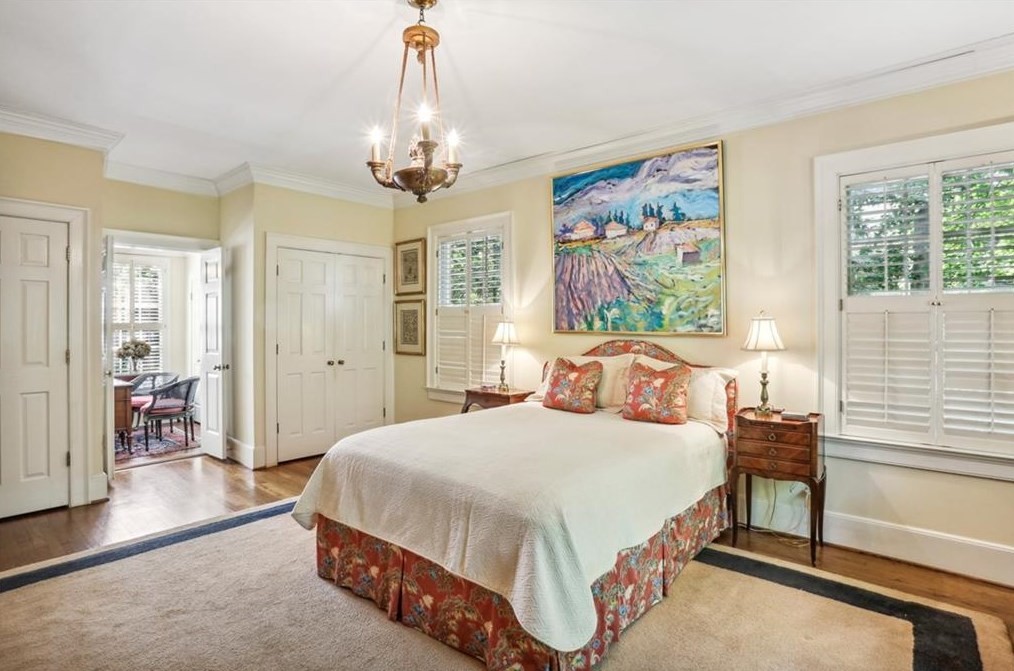 2426 Woodward Way, Atlanta GA  30305-4046 exterior