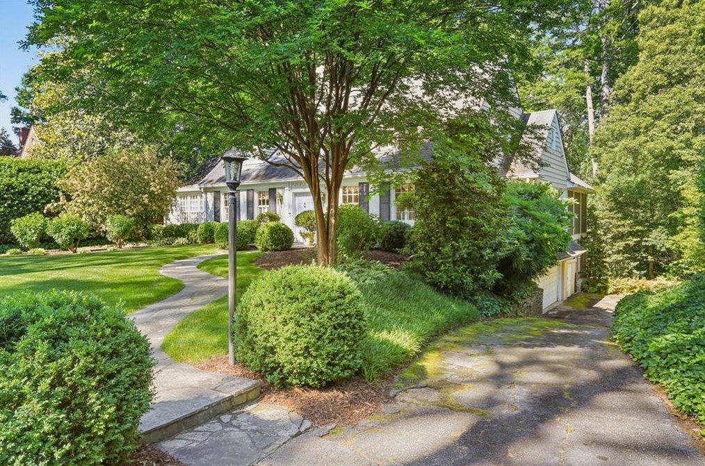 2426 Woodward Way, Atlanta GA  30305-4046 exterior