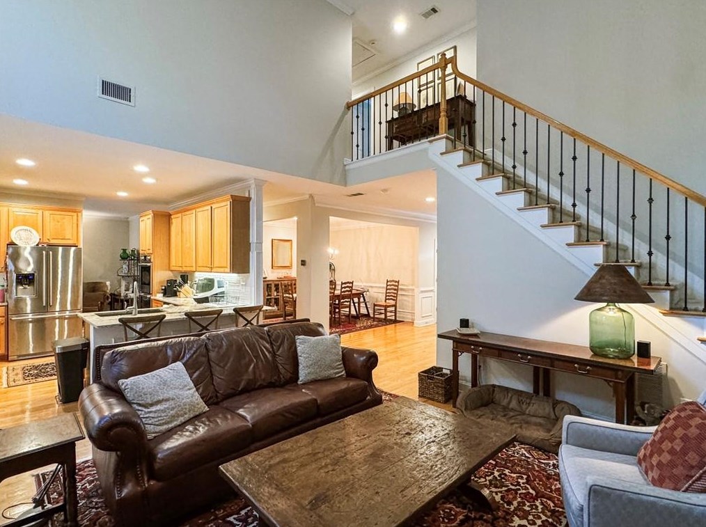 2710 Vinings Oak Dr, Atlanta GA  30339-1581 exterior