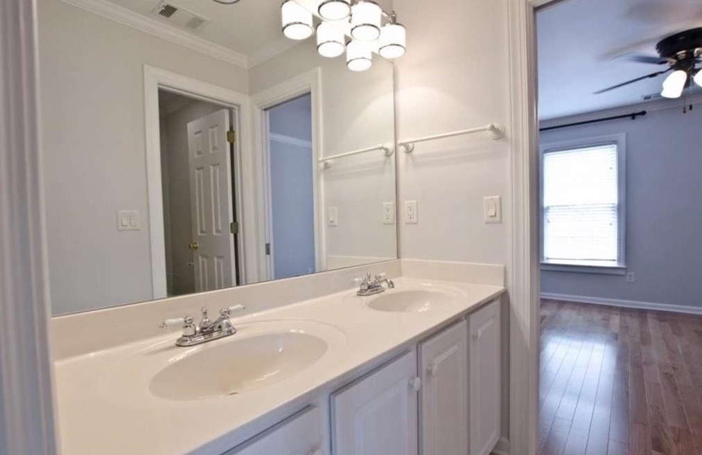 2710 Vinings Oak Dr, Atlanta GA  30339-1581 exterior