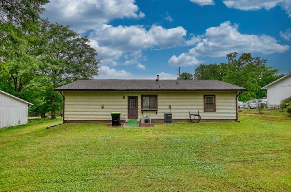 107 Adrian Dr, Stockbridge GA  30281-3009 exterior