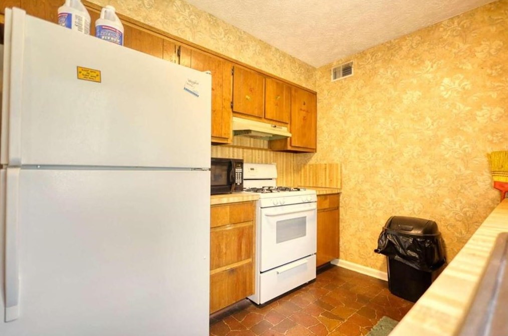 107 Adrian Dr, Stockbridge GA  30281-3009 exterior