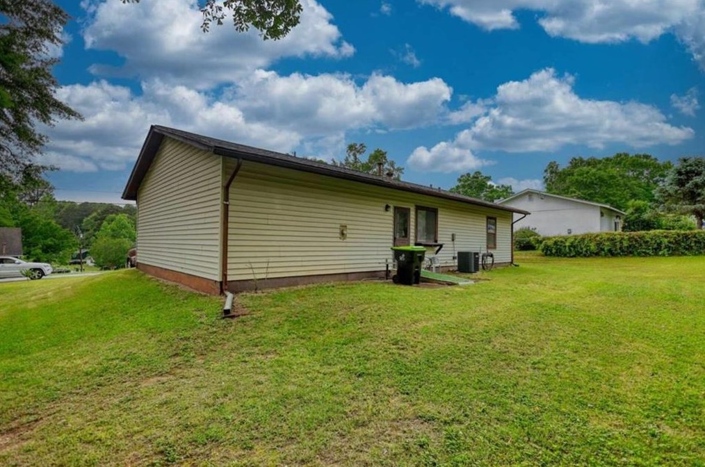 107 Adrian Dr, Stockbridge GA  30281-3009 exterior