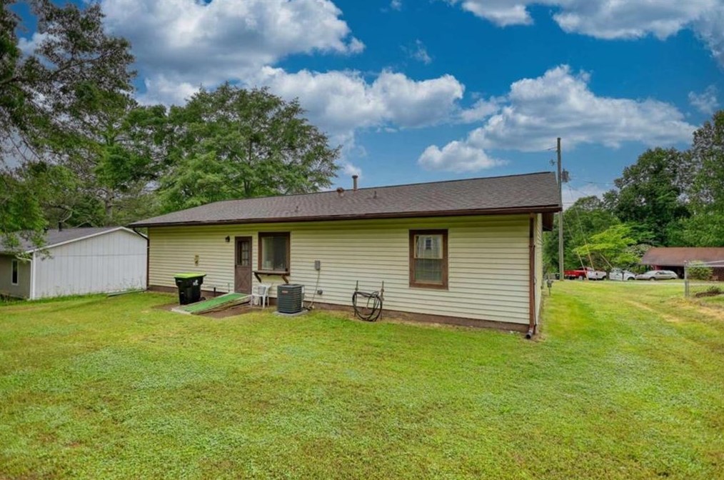 107 Adrian Dr, Stockbridge GA  30281-3009 exterior