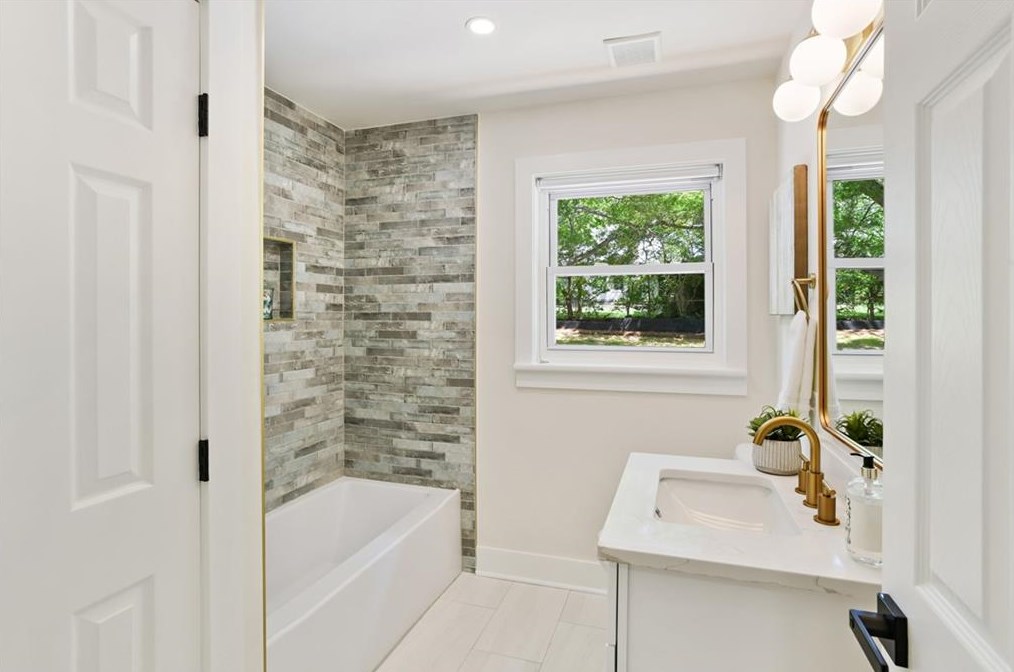 2010 Yucca Dr, Decatur GA  30032-5837 exterior