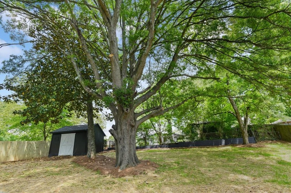 2010 Yucca Dr, Decatur GA  30032-5837 exterior