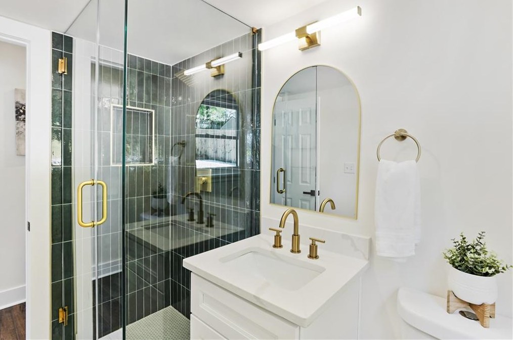 2010 Yucca Dr, Decatur GA  30032-5837 exterior