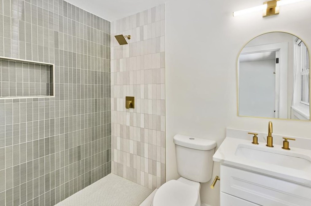 2010 Yucca Dr, Decatur GA  30032-5837 exterior