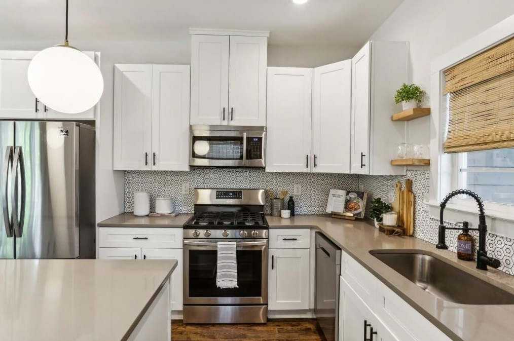 777 Evelyn Pl, Atlanta GA  30318-4870 exterior