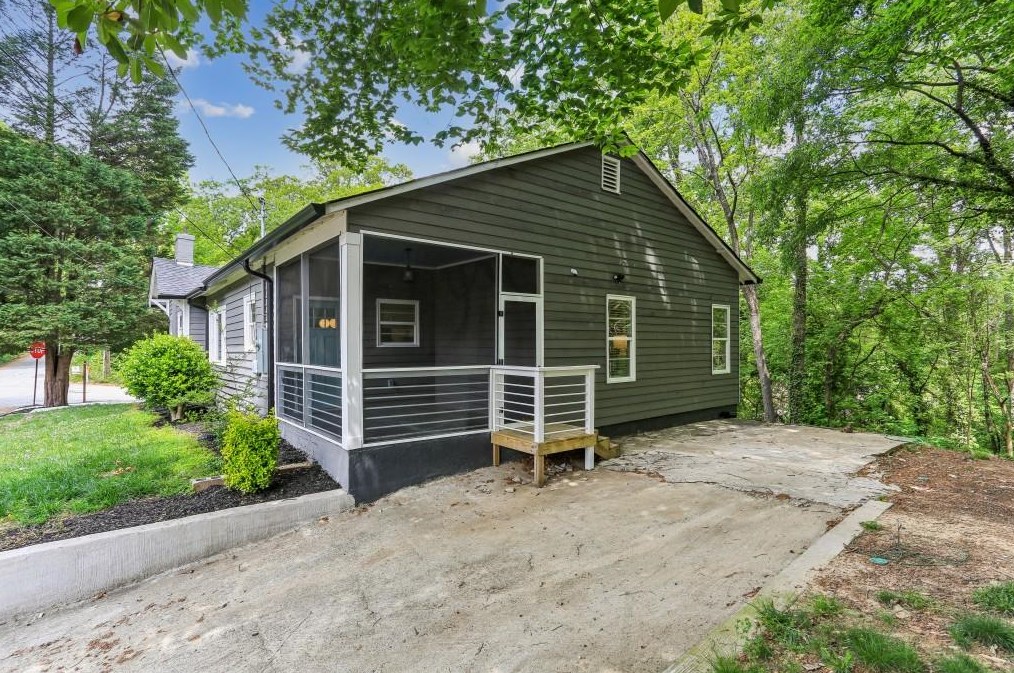 777 Evelyn Pl, Atlanta GA  30318-4870 exterior