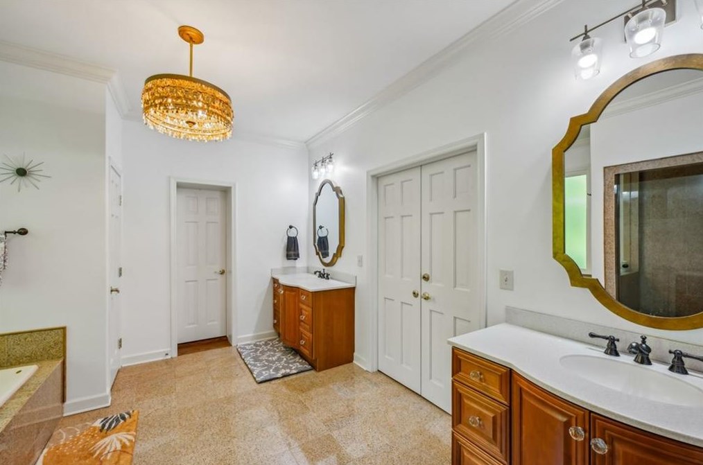 23 Brookhaven Dr, Atlanta GA  30319-1143 exterior