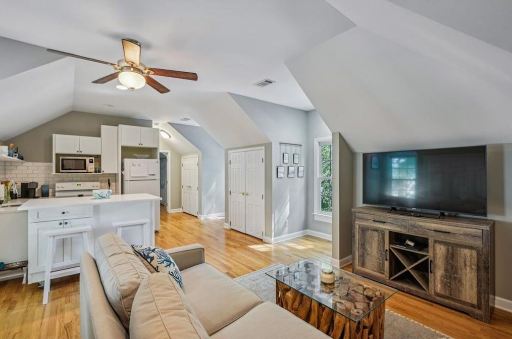 23 Brookhaven Dr, Atlanta GA  30319-1143 exterior
