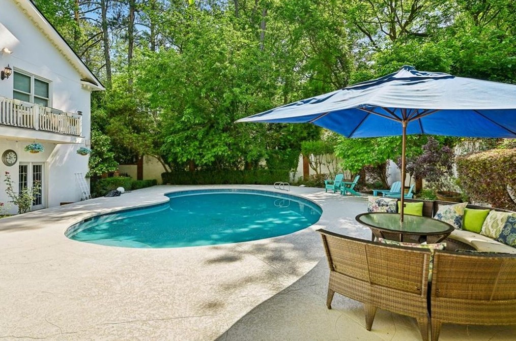 23 Brookhaven Dr, Atlanta GA  30319-1143 exterior