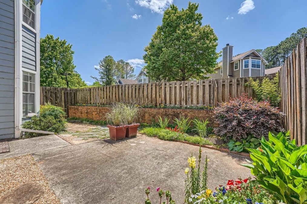 102 Fowler Ct, Decatur GA 30030-2919 exterior