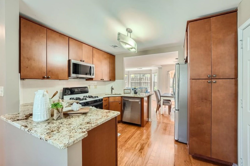 102 Fowler Ct, Decatur GA 30030-2919 exterior