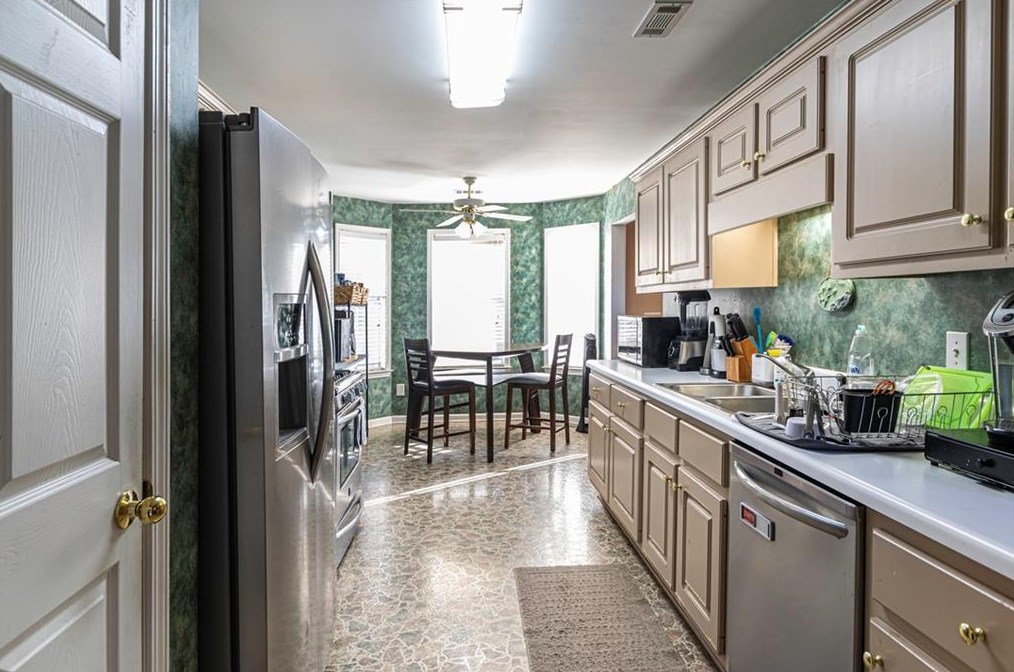 1610 Nottingham Way, Conyers GA  30094-4225 exterior