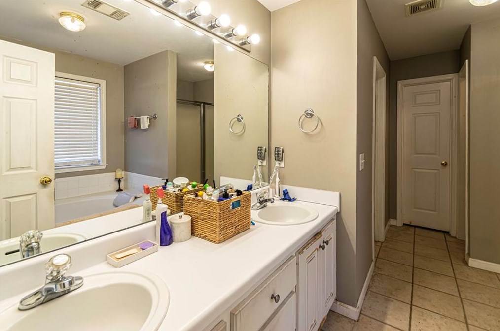 1610 Nottingham Way, Conyers GA  30094-4225 exterior