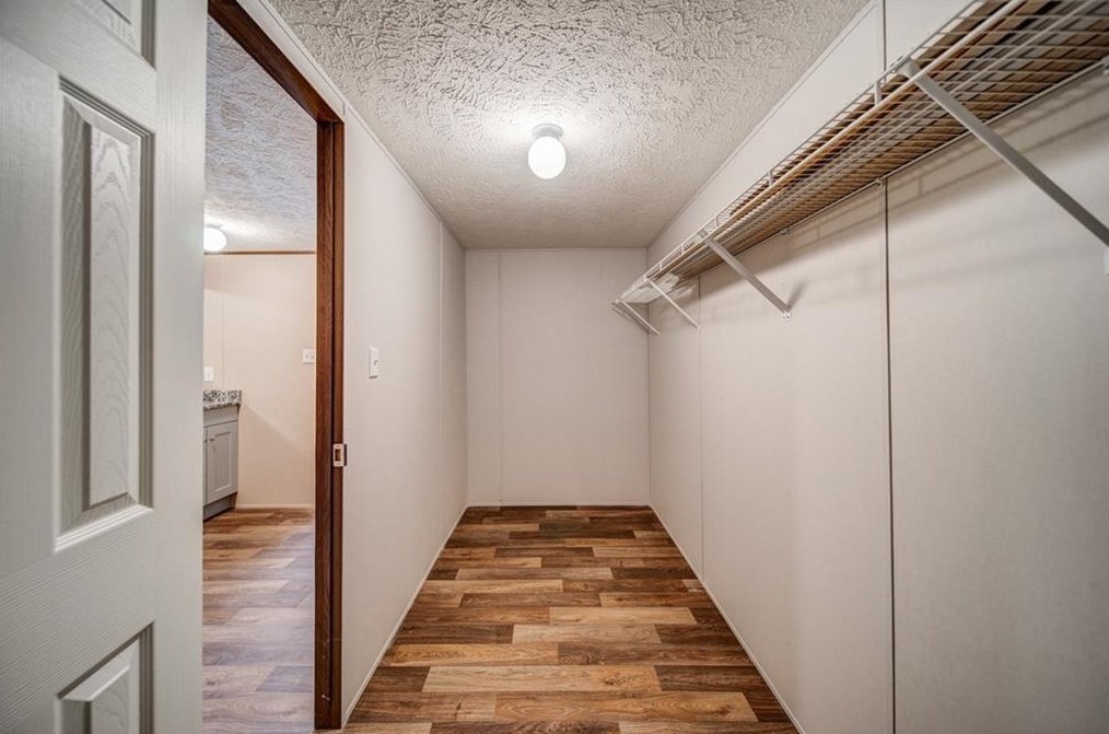 121 Lndg Dr, Calhoun GA 30701-8345 exterior