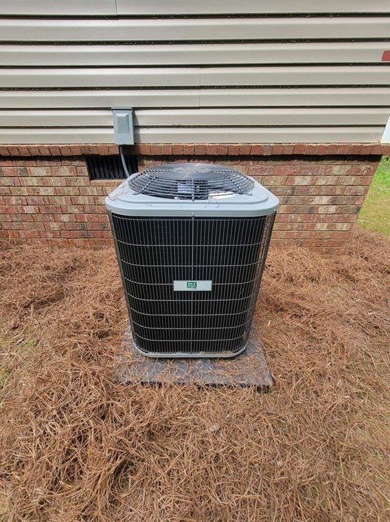 121 Lndg Dr, Calhoun GA 30701-8345 exterior