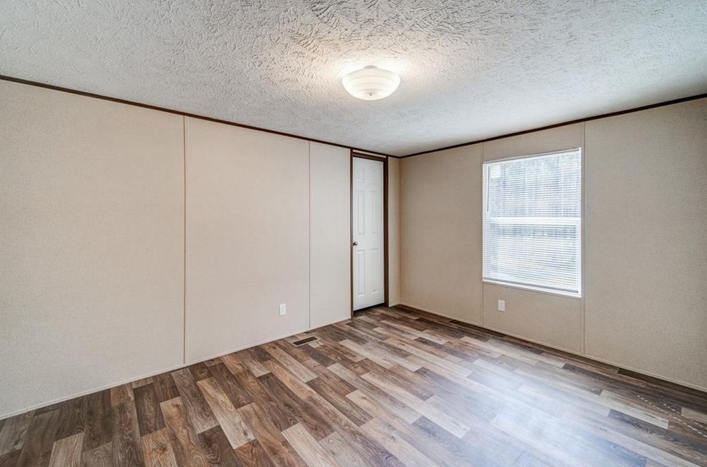 121 Lndg Dr, Calhoun GA 30701-8345 exterior