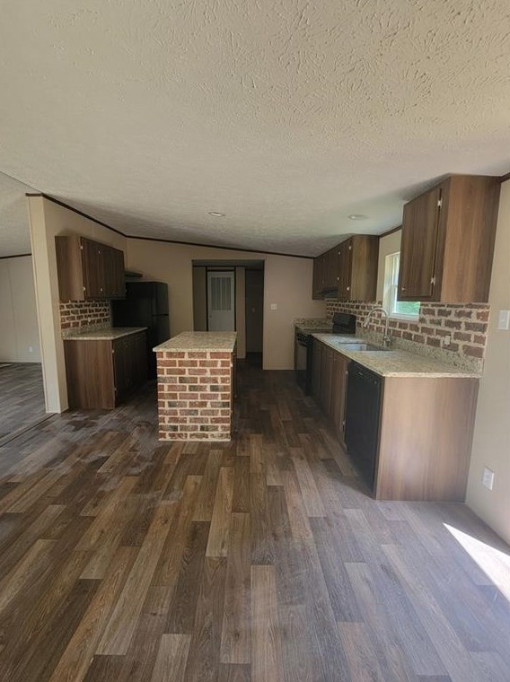 121 Lndg Dr, Calhoun GA 30701-8345 exterior